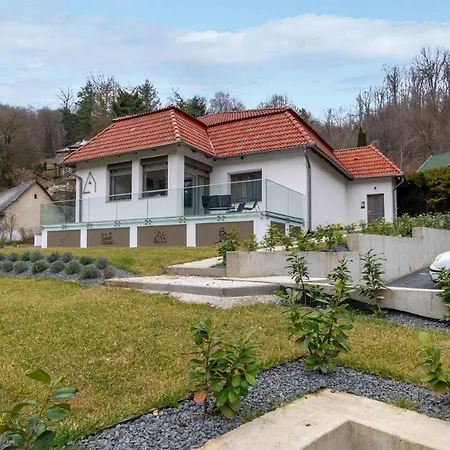 Szolid Apartment